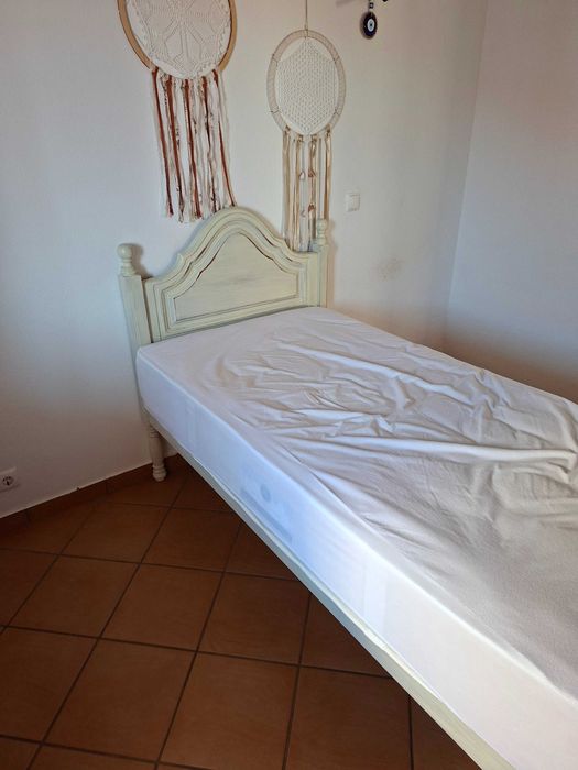 camas de casal em madeira maciça de castanho