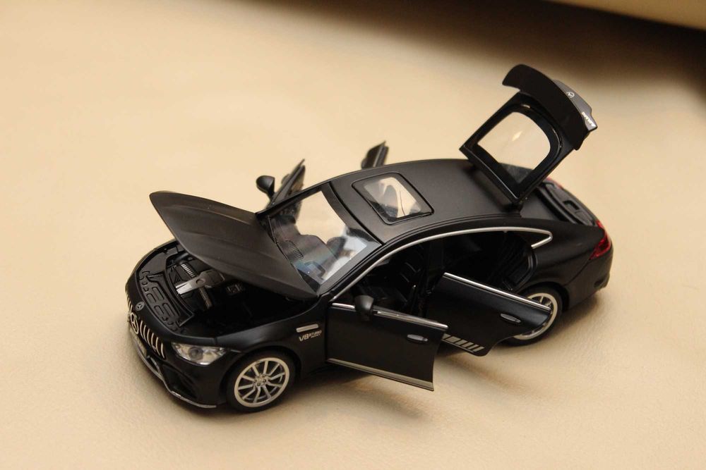 Model samochodu jak Mercedes AMG GT 1:32 światła dźwięk otwierany