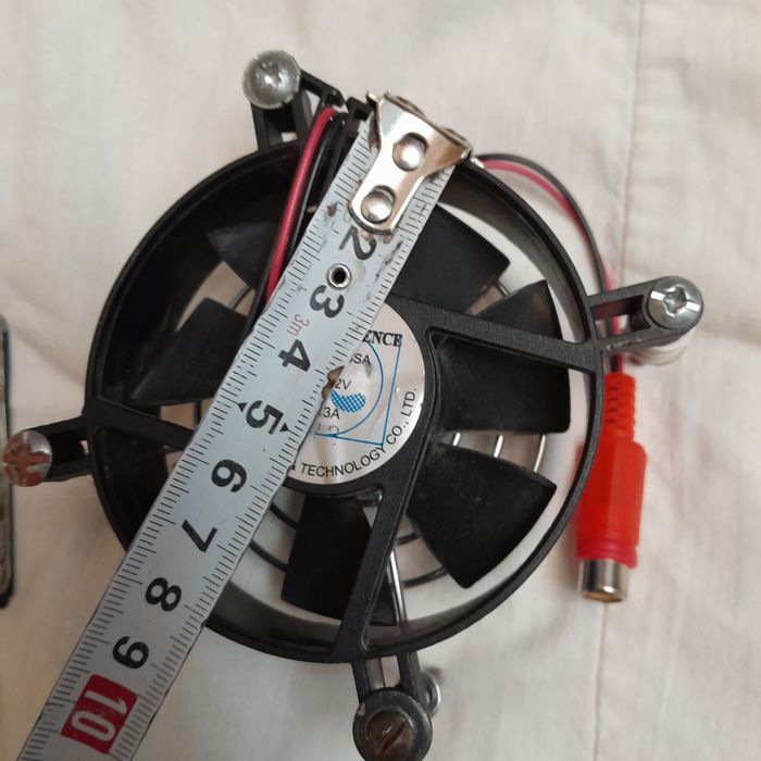 Вентиляторы компьютеру на 5 и  12 Вольт