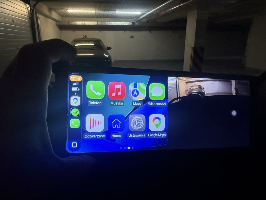 Stacja multimedialna apple car