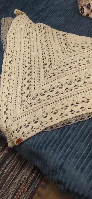 Chusta zrobiona na szydełku