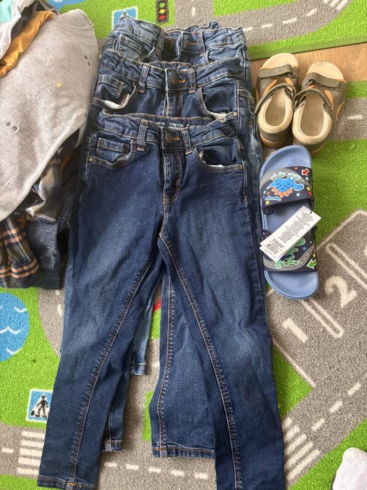 Paka odziezy dzieciecy. 98-104.