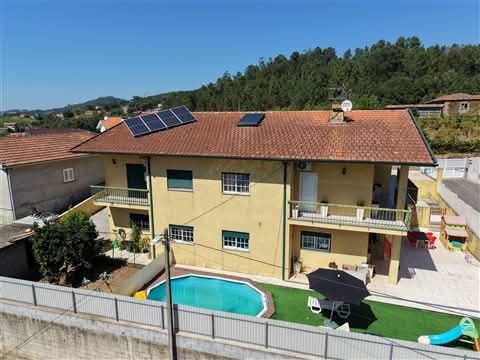 Moradia T4 com piscina