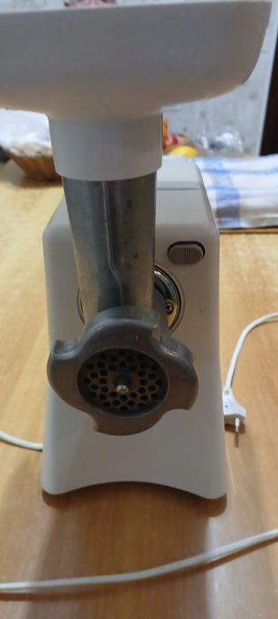 Електрична м'ясорубка.