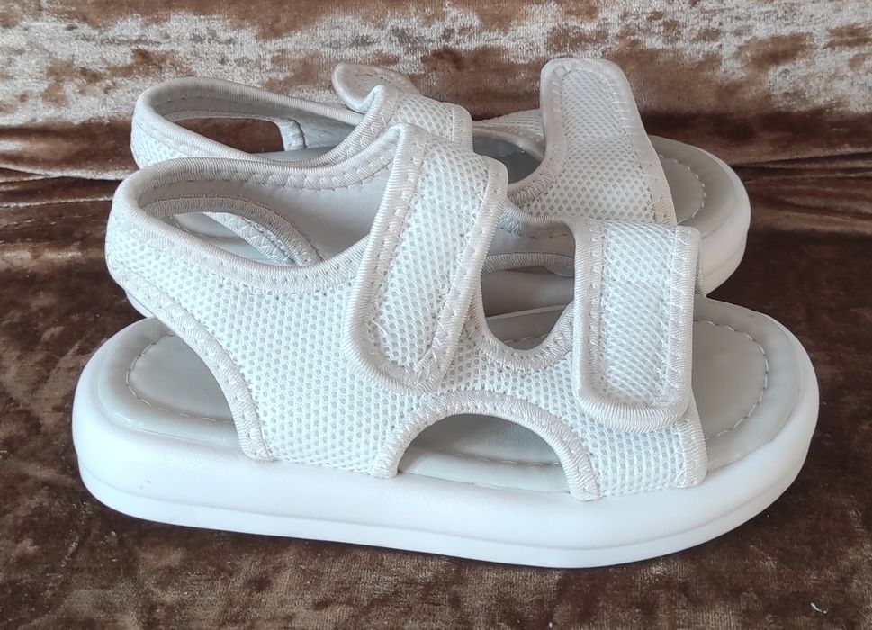Nowe tekstylne sandałki 27 16,5-17cm dla dziewczynki