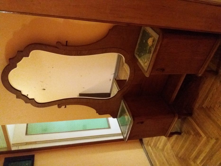 Трюмо. Деревянное трюмо.