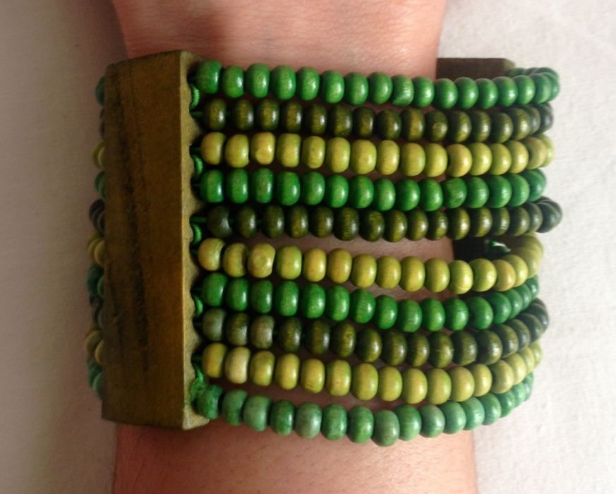 Pulseira verde com missangas