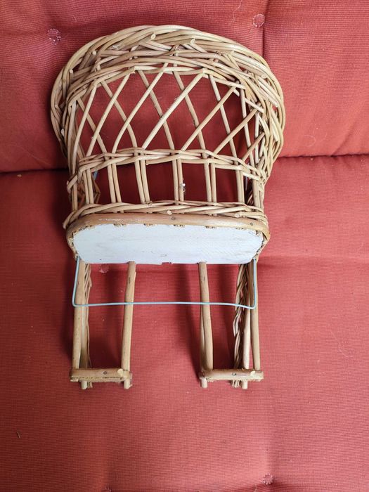 Fotelik wiklinowy na rower dla lalki - zabawka