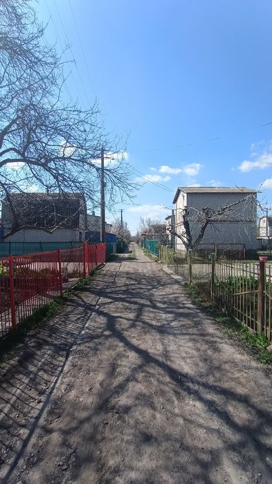 Продам дачу з будинком, гаражем і скважиною