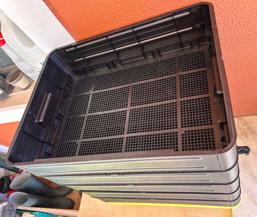 Minhocário para compostagem de torre