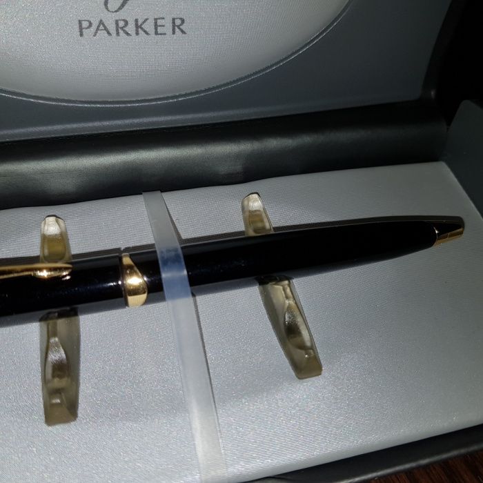 Parker Inflection ouro e laca preta