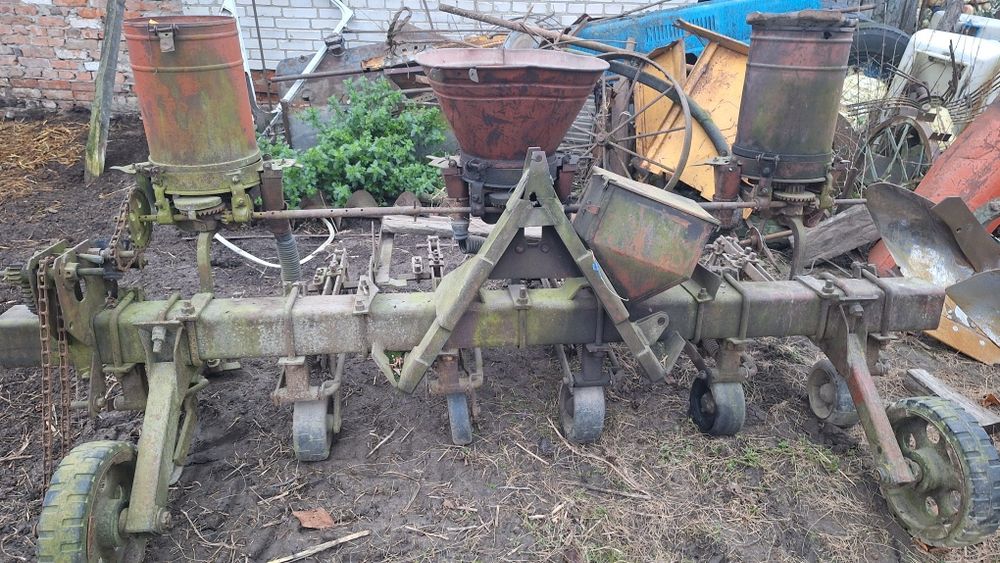 Міжрядний підживлювач до трактора