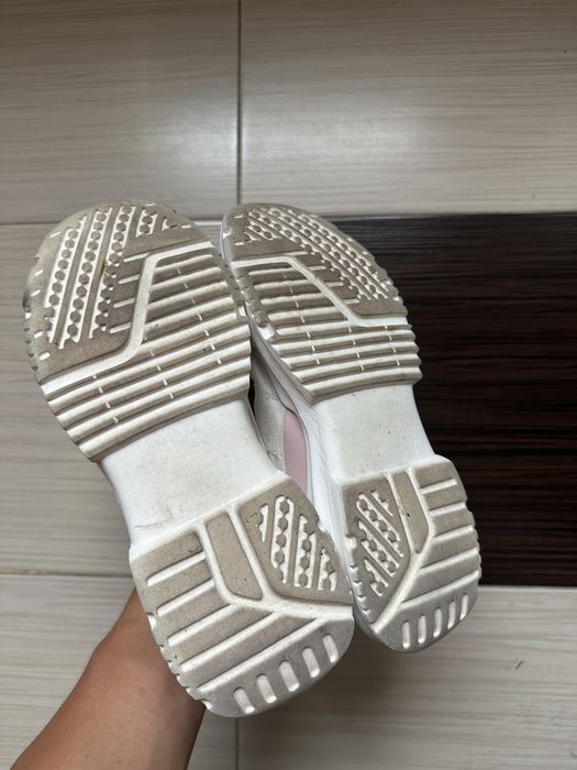 Calvin Klein białe sneakersy damskie 38 – lekkie buty z siateczki na co dzień