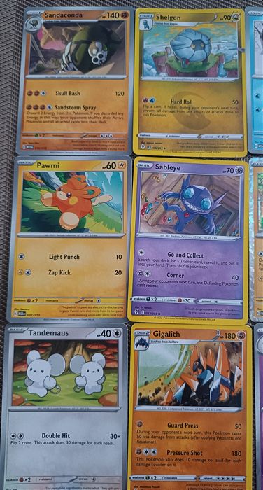 Zestaw 12 kart z Pokemonami
