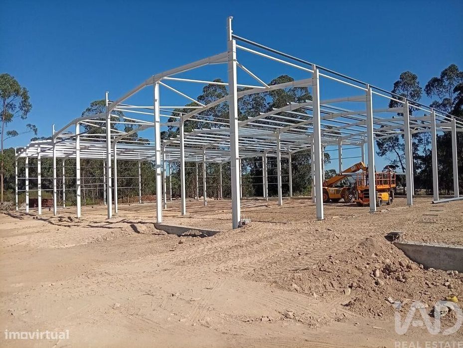 Prédio em Cristelo de 300 m2