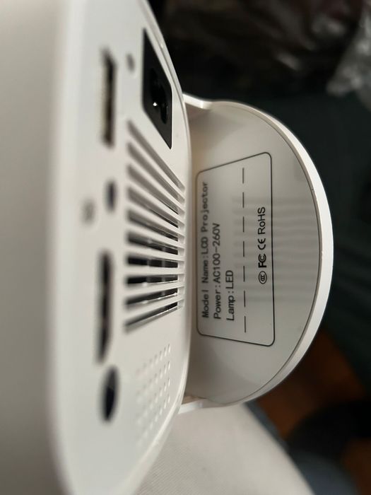 Mini Projetor LED Portátil com HDMI e USB – Excelente estado