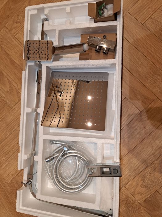 Kwadratowy system prysznicowy Grifema Columna G7006