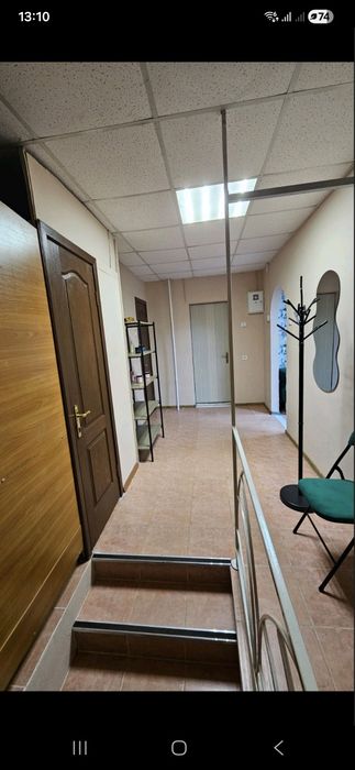 Шара, Найкраща ціііііііна! Фасад, вихід на автобусну зупинку. Оренда б