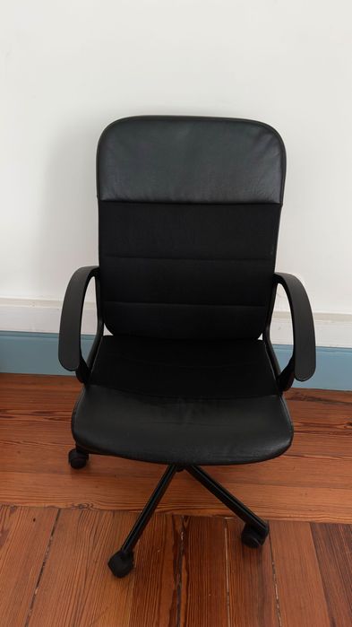 Cadeira de escritório IKEA RENBERGET – giratória, preta