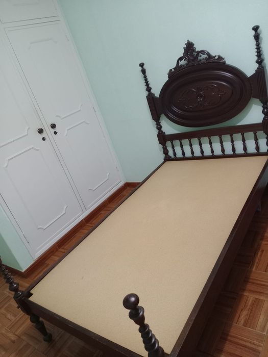 Cama de Madeira clássica