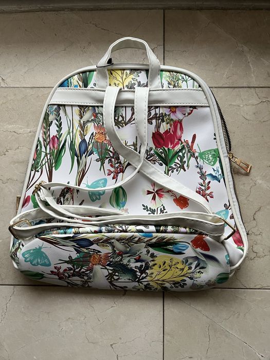 Mochila com Padrão floral colorido