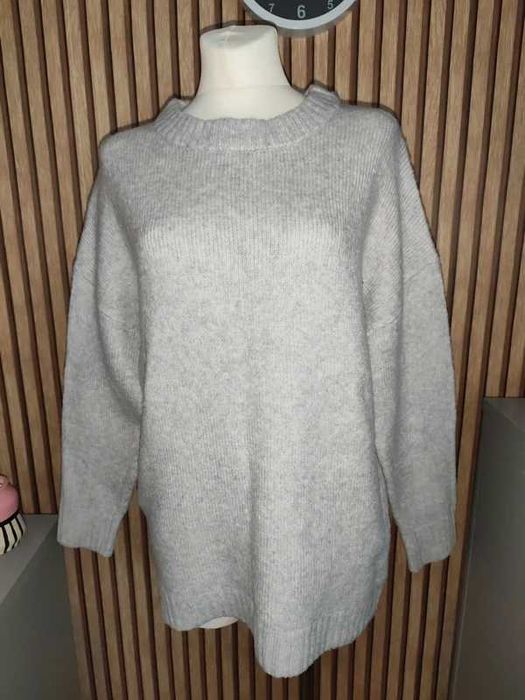 890. Jasnoszary gruby sweter damski rozmiar M
