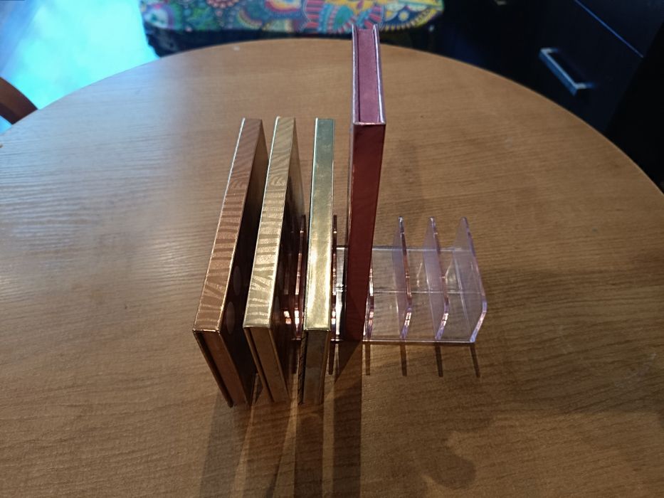 2x segregator, organizer na kosmetyki, paletki cieni