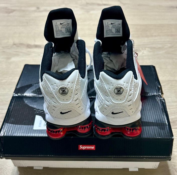 Nike shox supreme