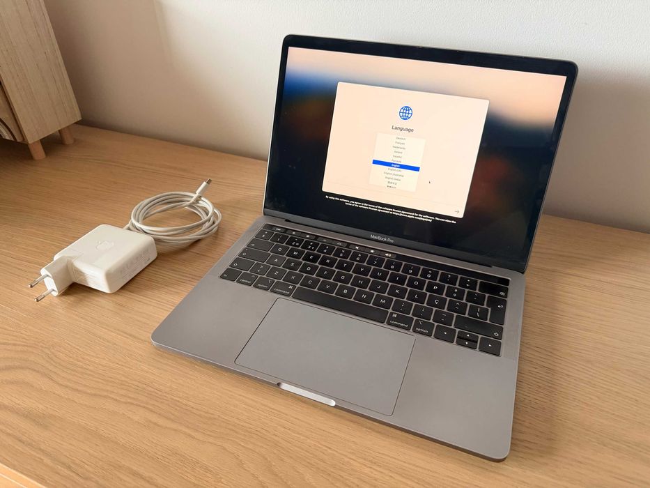 MacBook Pro 13" | i7 2.8GHz | 16GB RAM | 512GB SSD | TouchBar64738946657794120