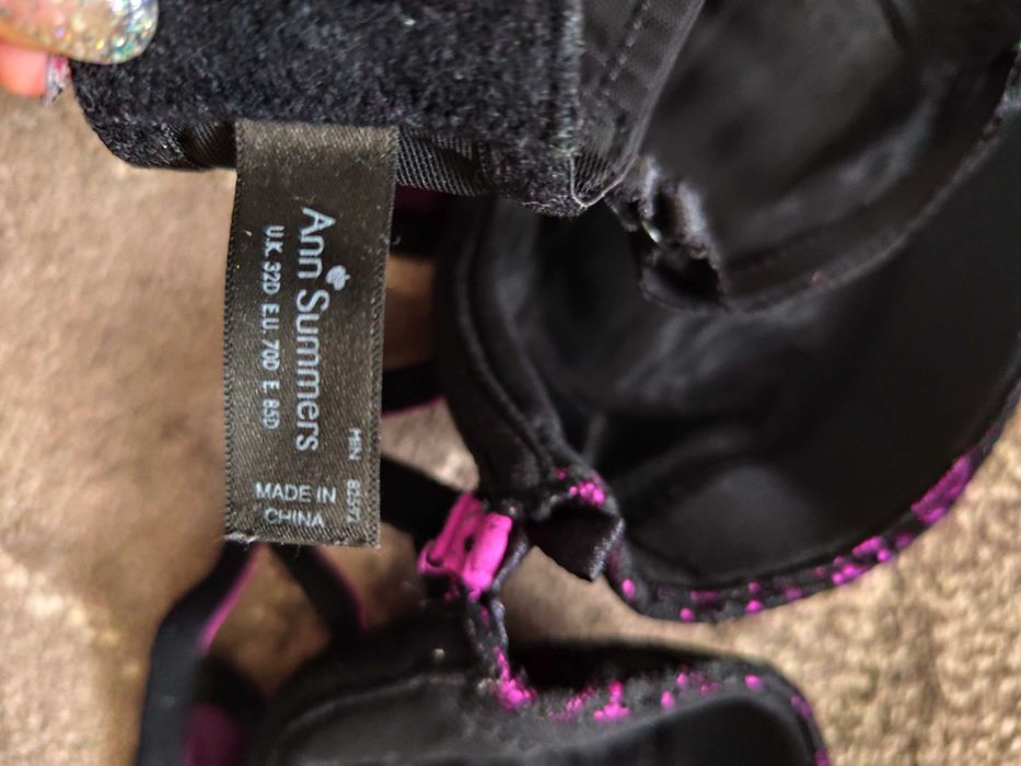 Różowy biustonosz z koronką 70D Ann summers