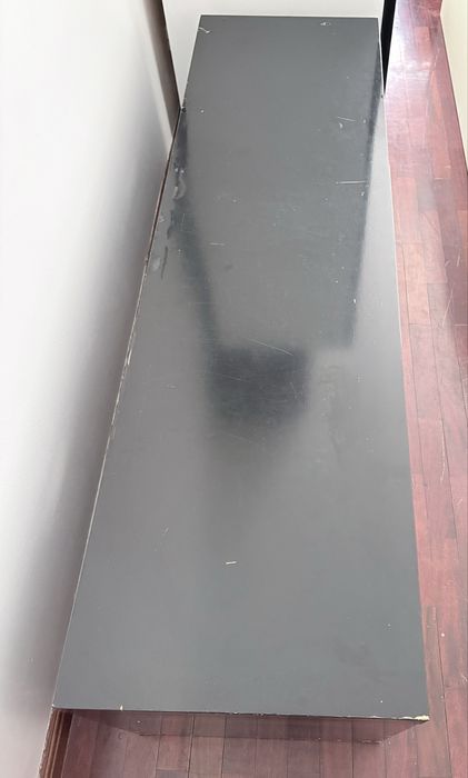 Estante de TV em bom estado