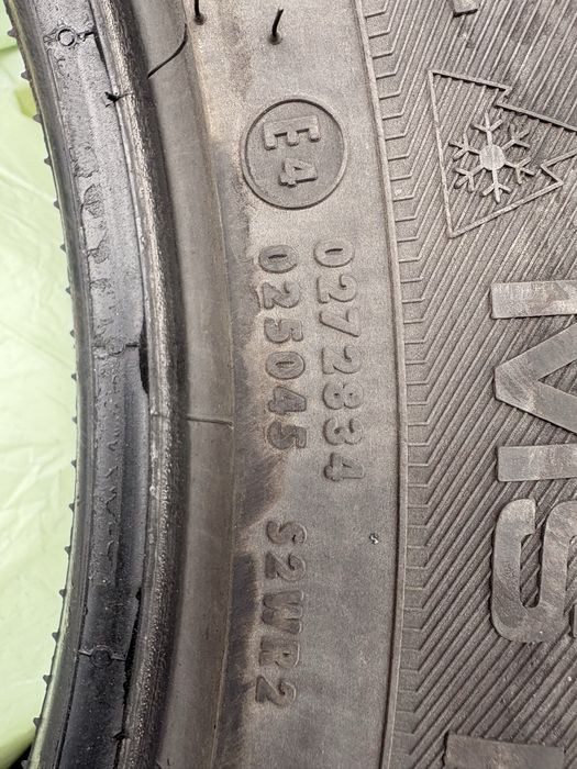 Komplet opon zimowych 245/45 R18 Uniroyal MS Plus 77, używane