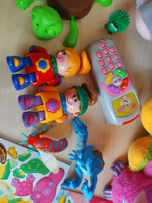 Игрушки музыкальные, развивающие.