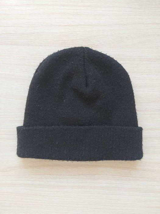 Urban Outfitters czarna czapka akrylowa, rozmiar uniwersalny