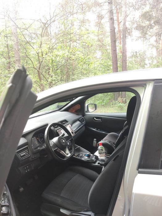 Nissan Leaf 2021 року