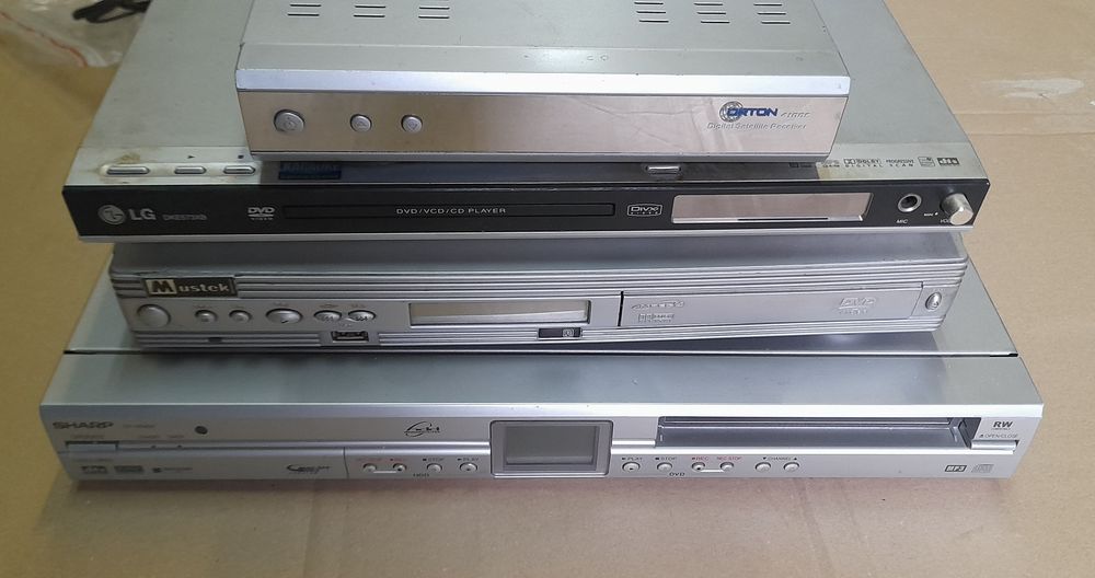 DVD проигрыватель на запчасти или восстановление.