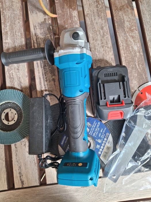 Rebarbadora com  bateria e discos 125mm Nova Nova