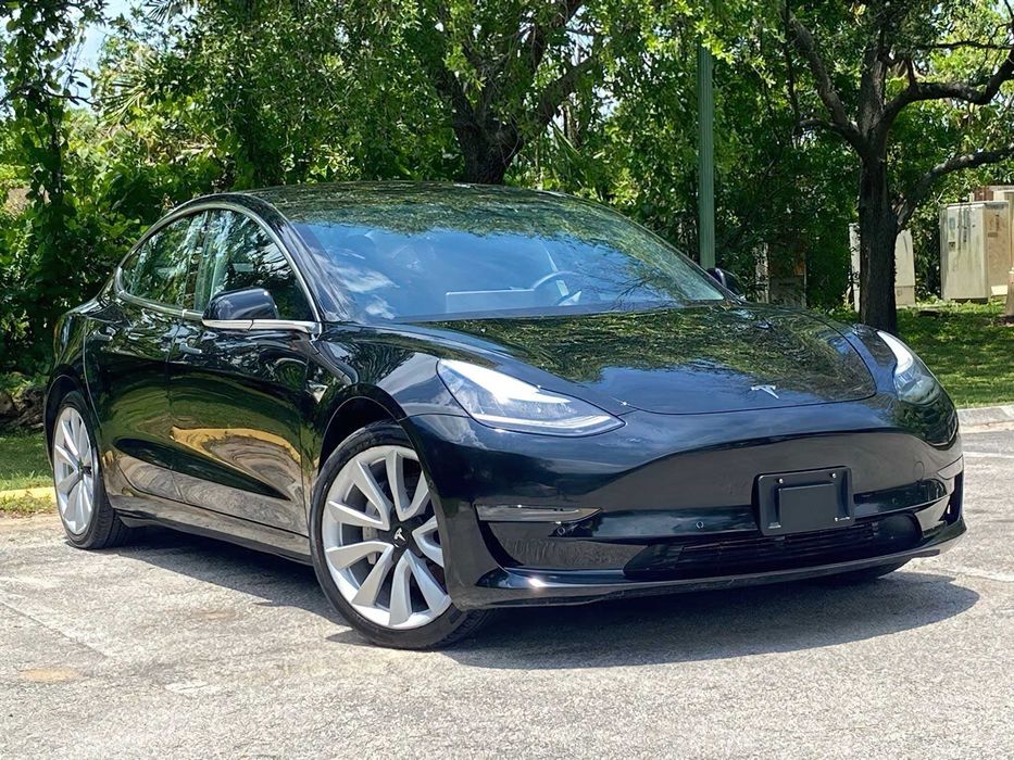 Tesla Model 3      2020