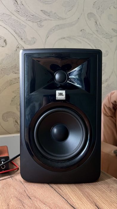 JBL LSR305 MKII - студийные мониторы, отличное состояние