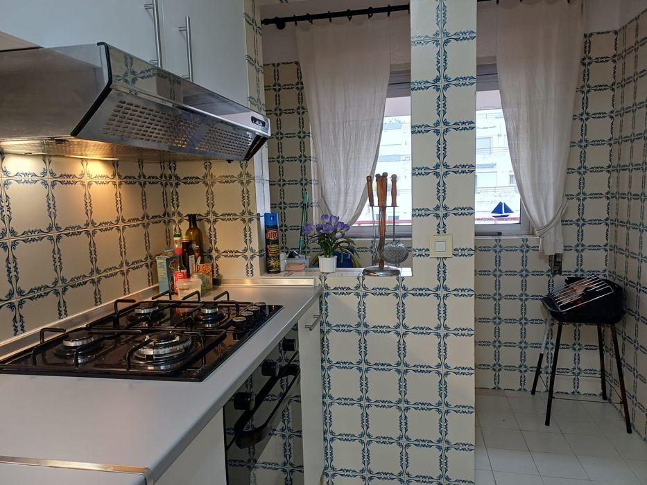 Alugo quarto em apartamento T2