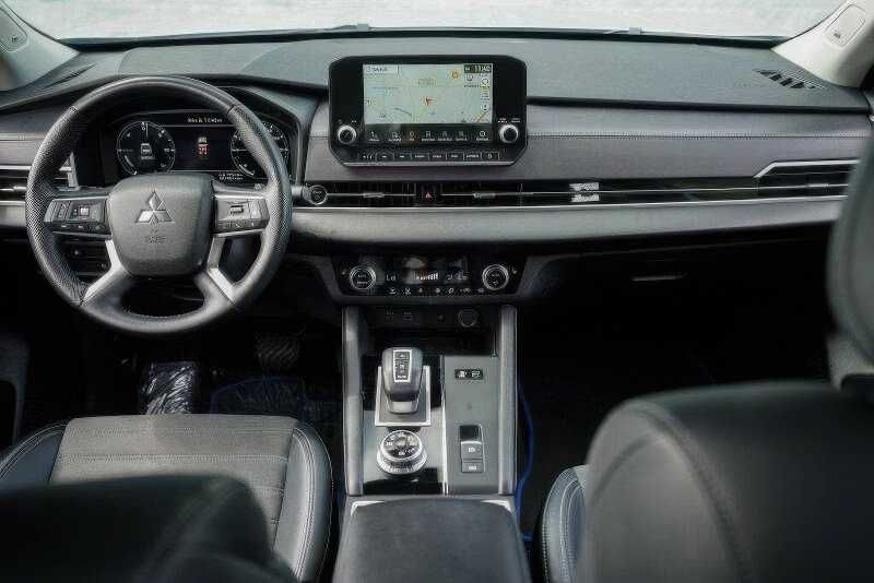2023 Mitsubishi Outlander PHEV SE