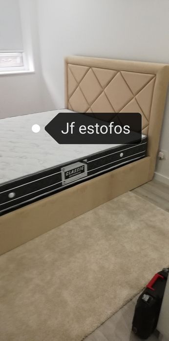 Camas estofadas com estrado