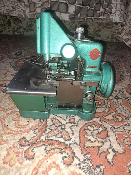 Оверлок  трьохнитковий.