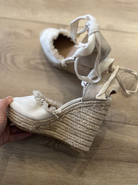 Espadryle beżowe na koturnie H&M 37 wiązane rattan