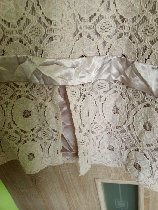 Sukienka koronkowa midi