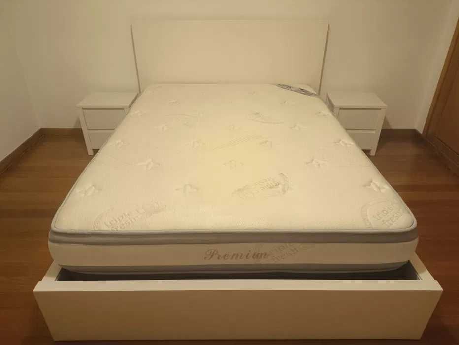 Quarto de casal em branco