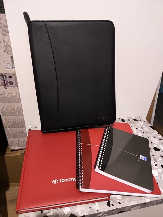 Teczka na dokumenty zeszyty zestaw zeszytów