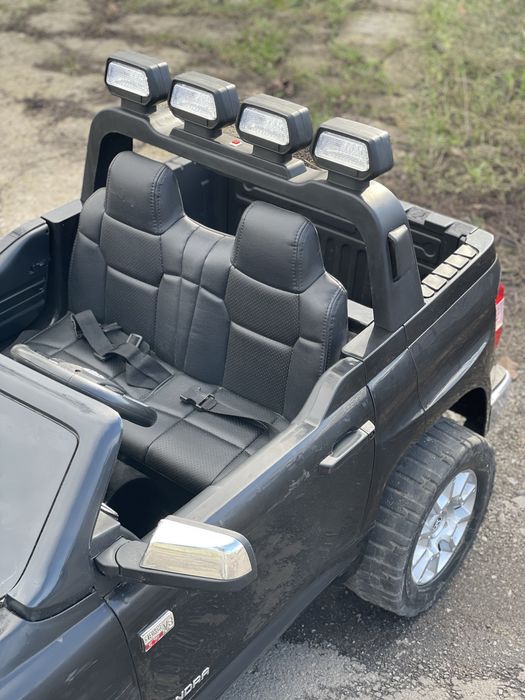Дитячий двомісний електромобіль Джип Toyota Tundra JJ 2255 EBLR-2