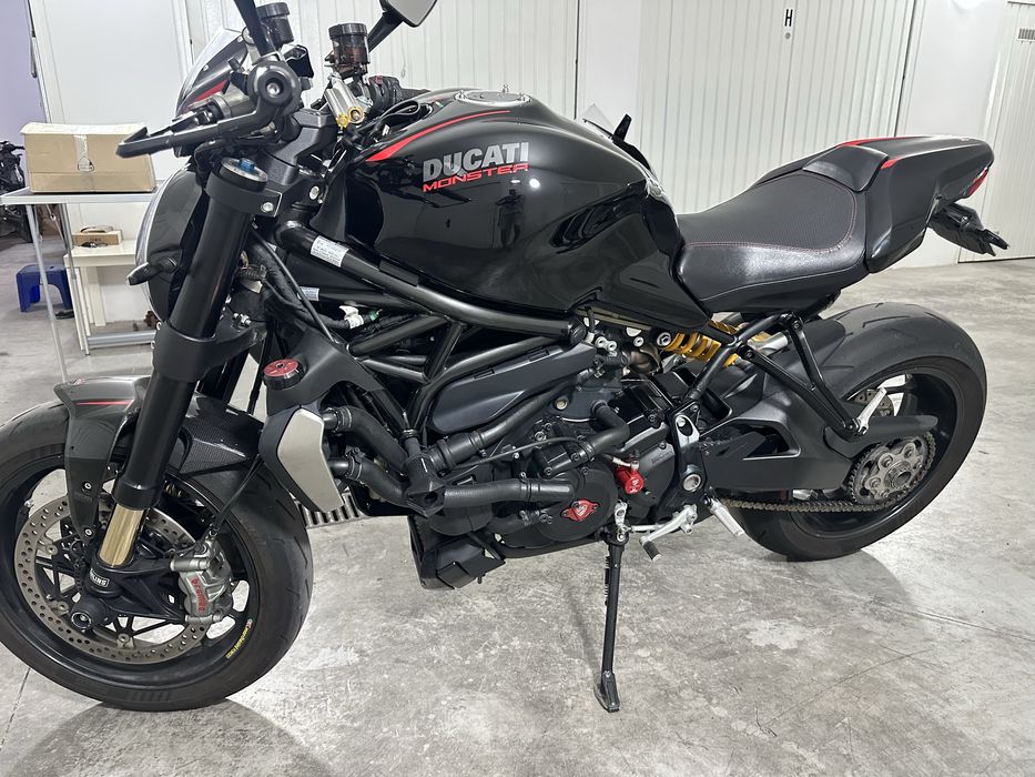 Ducati monster 1200 r