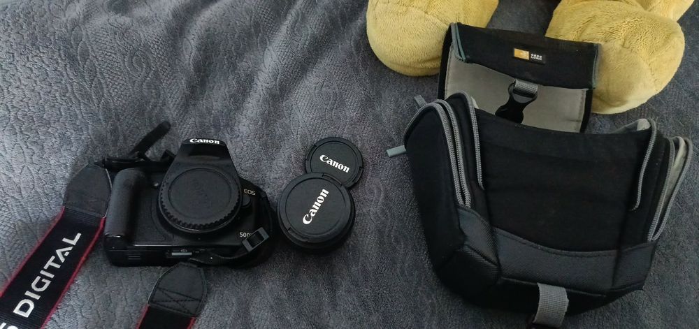 Canon EOS 500D + Canon 18-55mm